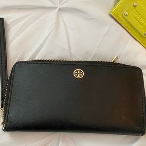 Tory Burch writstlet / wallet